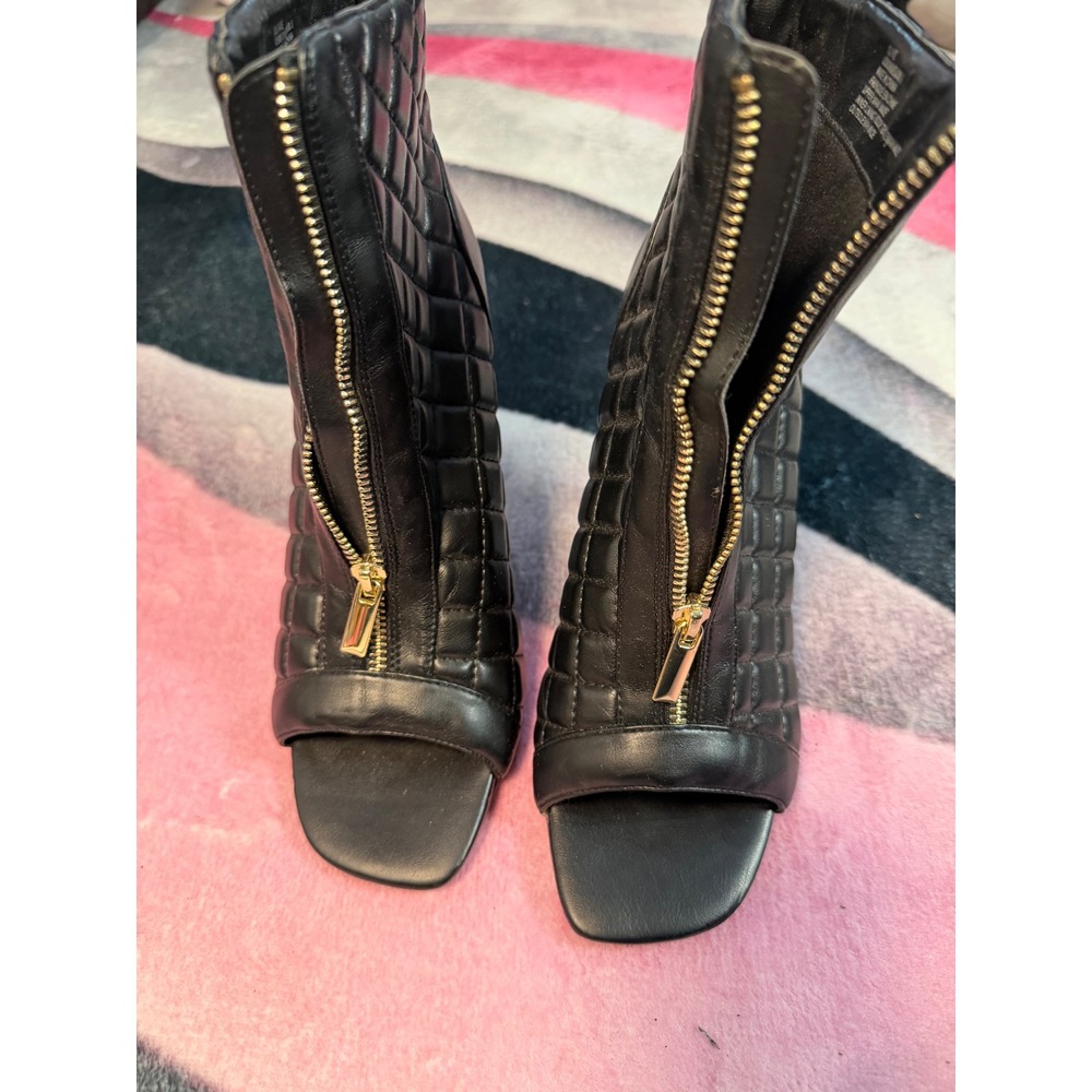 Olivie Black Quilted Open Toe Stiletto Ankle Booties Gold Front Zip Size 8
